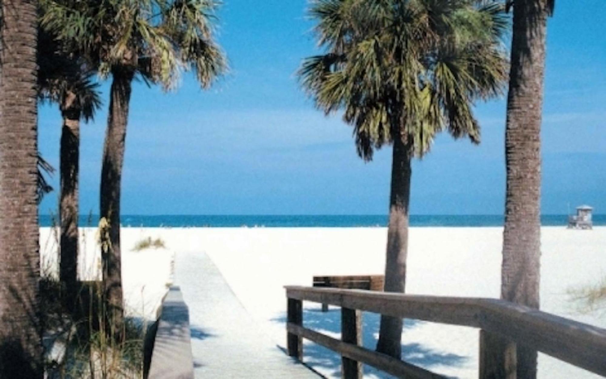 Affordable Two Bedroom Tropical Condo - Private Beach, Pools, Hot Tub San Petersburgo Exterior foto