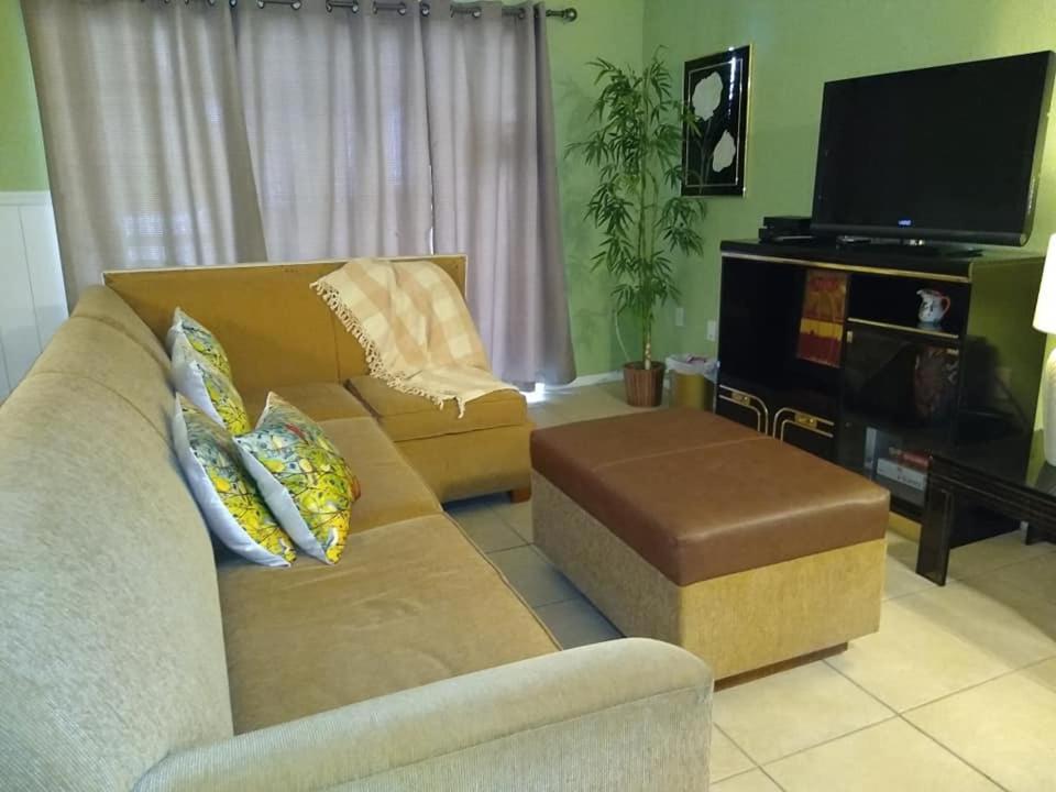 Affordable Two Bedroom Tropical Condo - Private Beach, Pools, Hot Tub San Petersburgo Exterior foto
