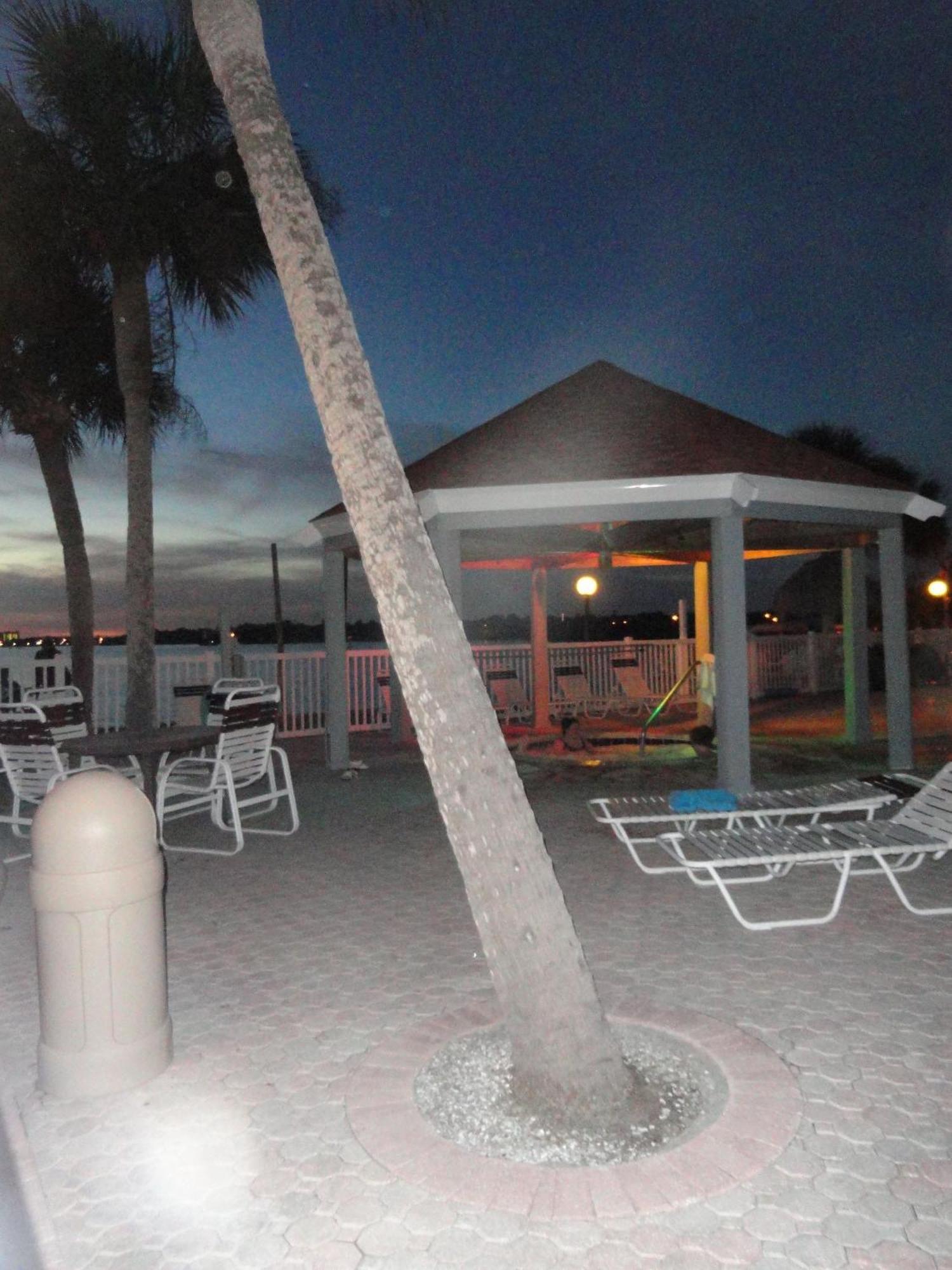 Affordable Two Bedroom Tropical Condo - Private Beach, Pools, Hot Tub San Petersburgo Exterior foto