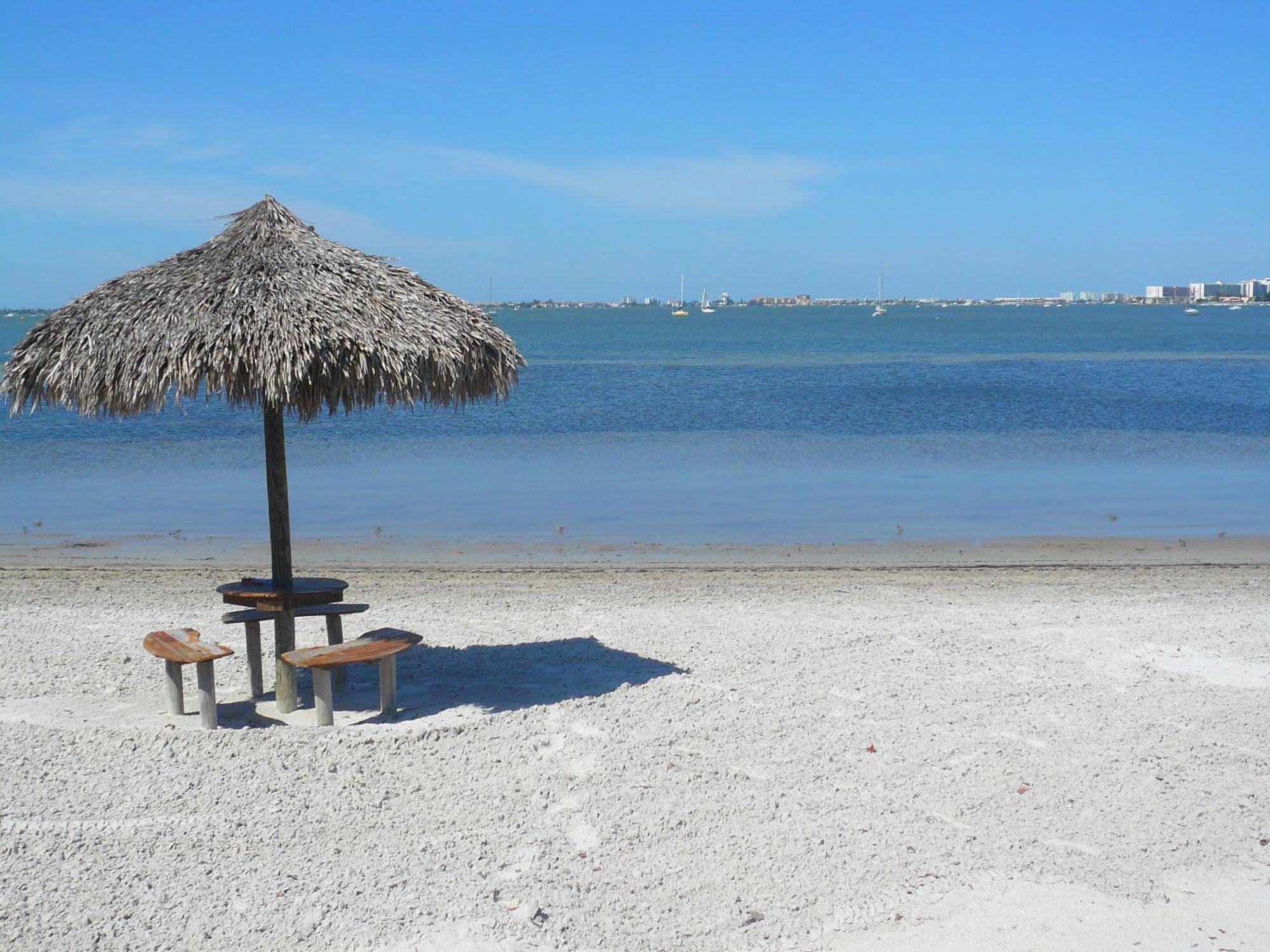 Affordable Two Bedroom Tropical Condo - Private Beach, Pools, Hot Tub San Petersburgo Exterior foto