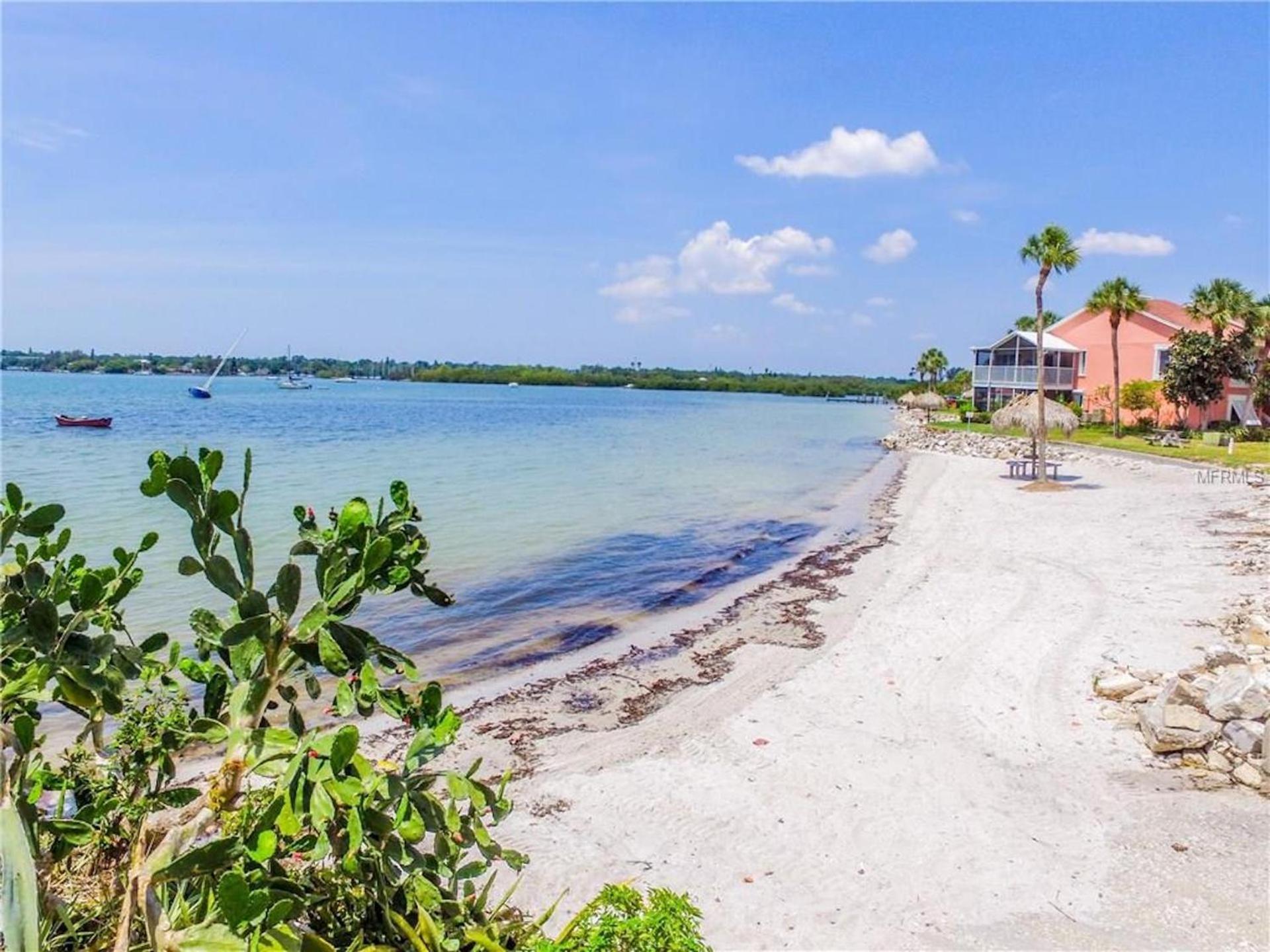 Affordable Two Bedroom Tropical Condo - Private Beach, Pools, Hot Tub San Petersburgo Exterior foto