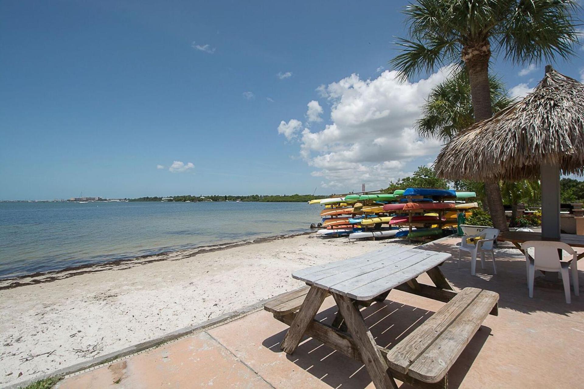 Affordable Two Bedroom Tropical Condo - Private Beach, Pools, Hot Tub San Petersburgo Exterior foto