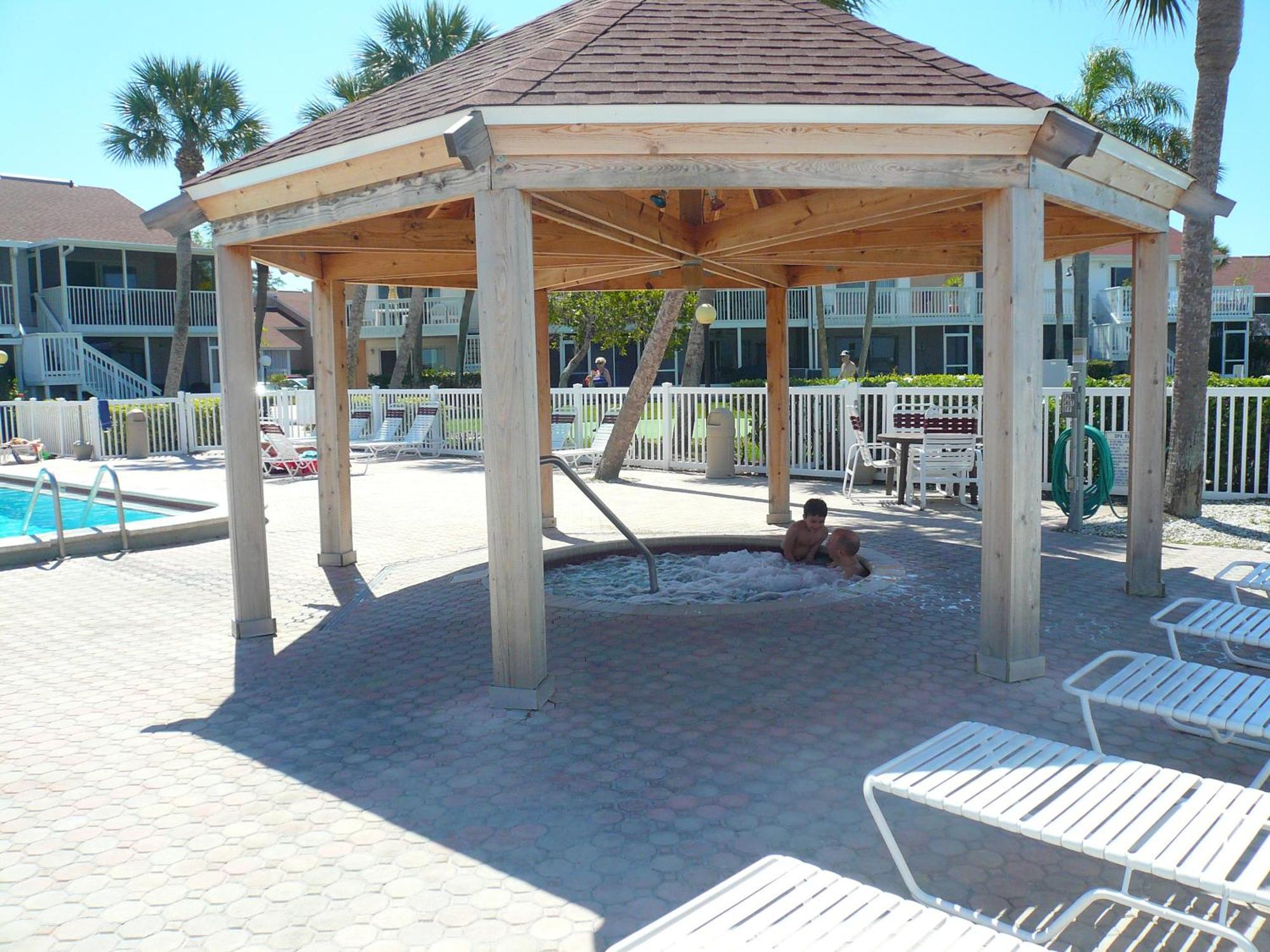 Affordable Two Bedroom Tropical Condo - Private Beach, Pools, Hot Tub San Petersburgo Exterior foto
